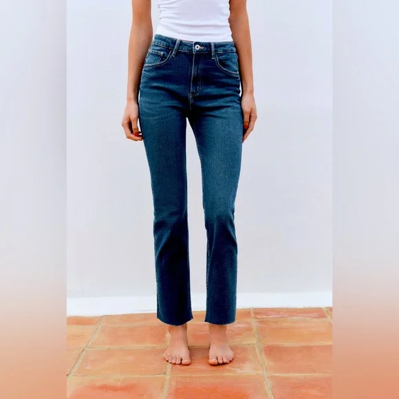 ZARA Cropped High-Waist Jeans NWTS